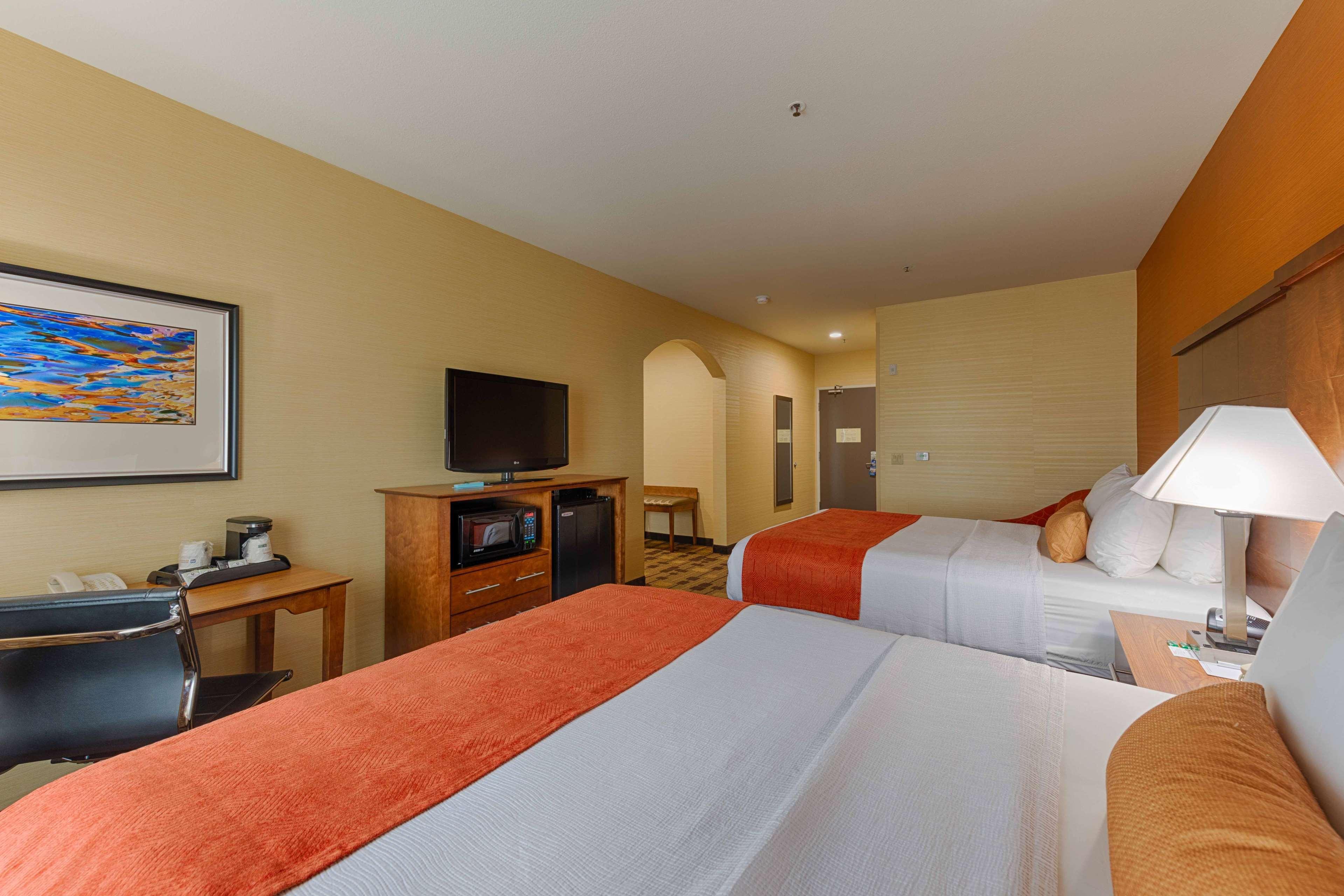 Best Western Plus Delta Inn & Suites Oakley Luaran gambar
