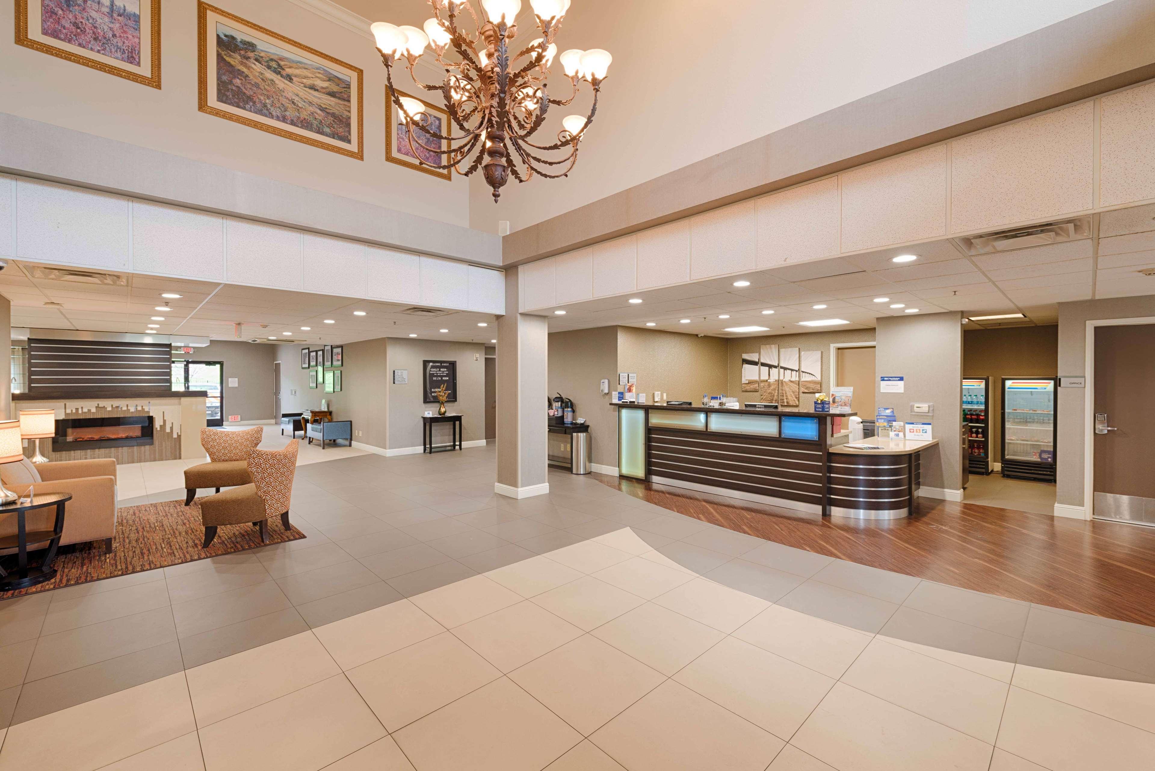 Best Western Plus Delta Inn & Suites Oakley Luaran gambar