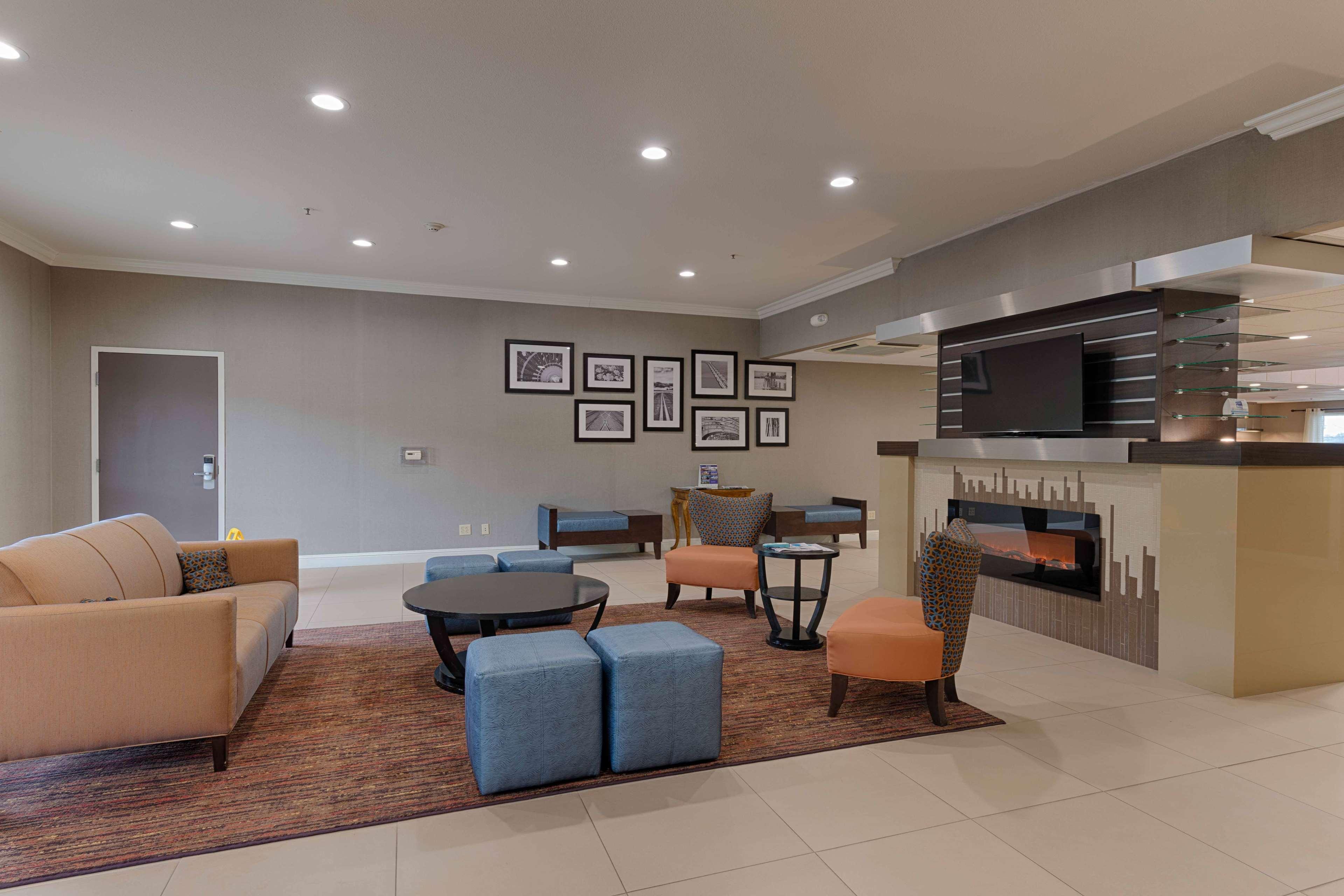 Best Western Plus Delta Inn & Suites Oakley Luaran gambar