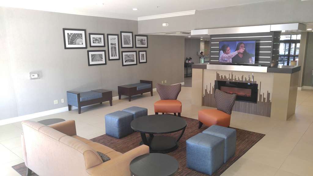 Best Western Plus Delta Inn & Suites Oakley Dalaman gambar